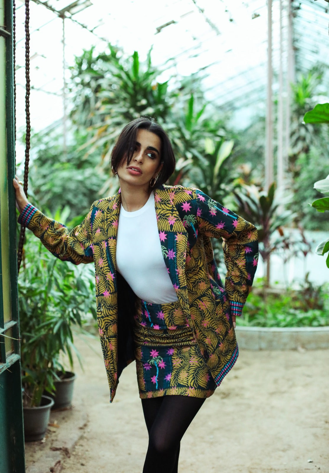 تنورة ليلة مرصعة بالنجوم باللون الأخضر والأصفر