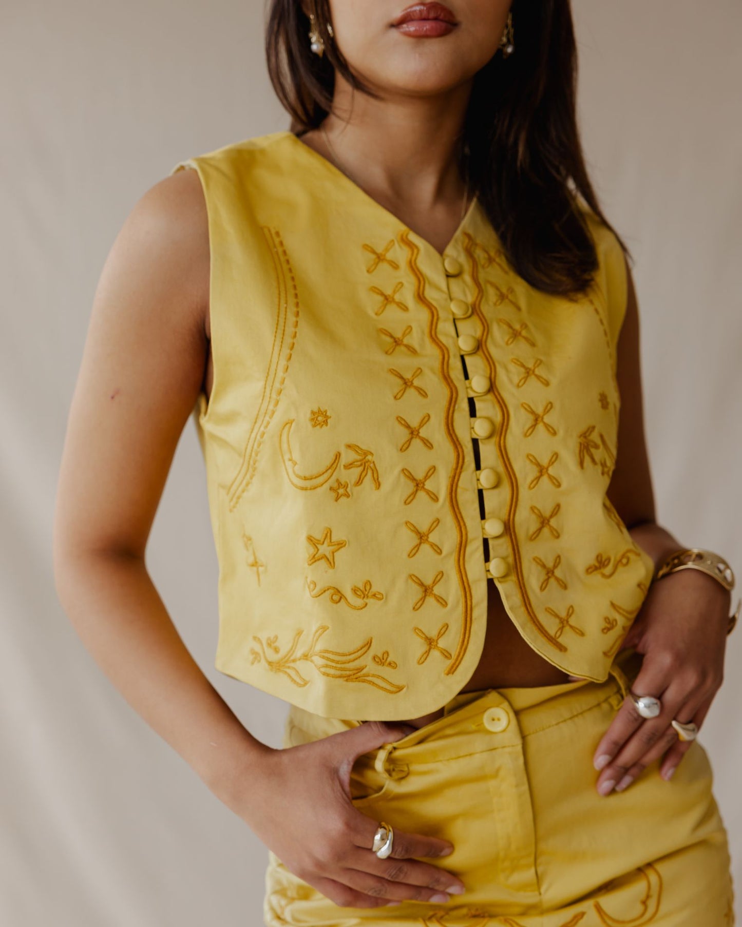 مجموعة Village Vibes باللون الخردلي