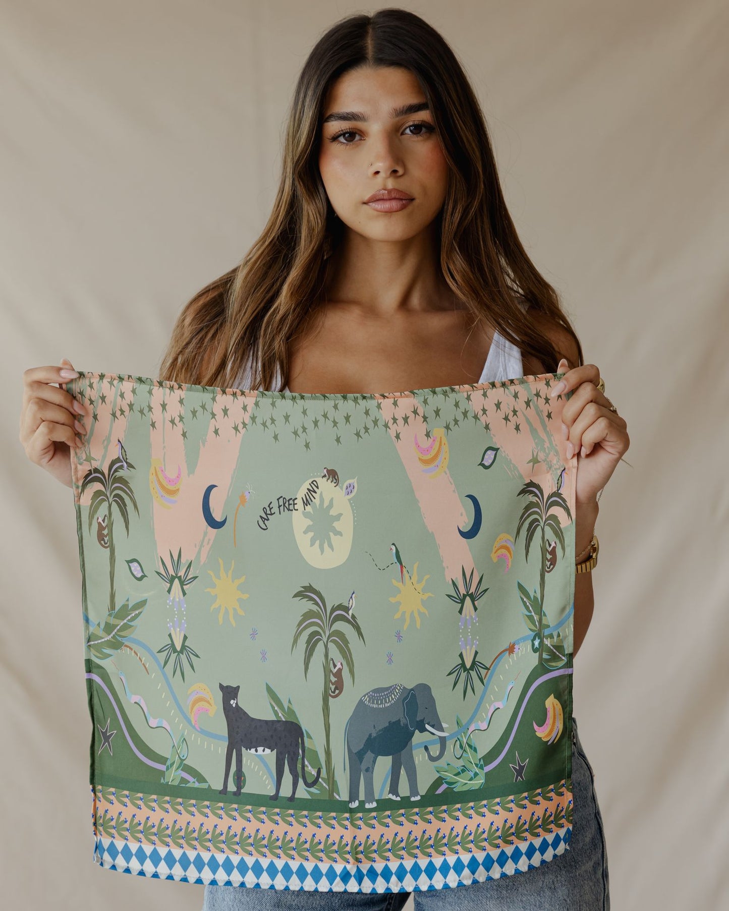 Wilderness Lover Scarf Sage Green X Salmon