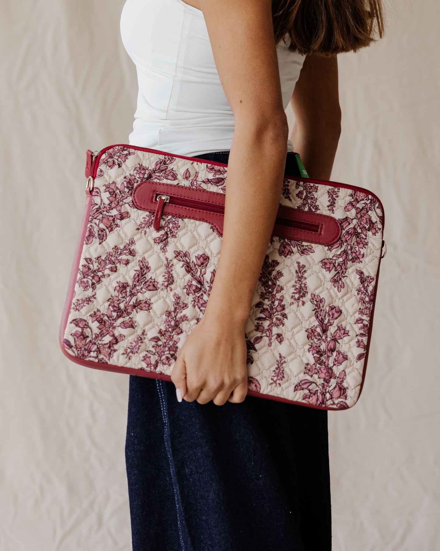 أكمام مبطنة بنمط نباتي قرمزي