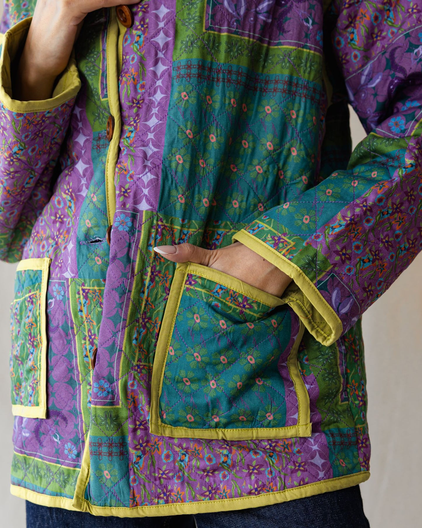 سترة كبيرة الحجم بطبعة أزهار الخزامى