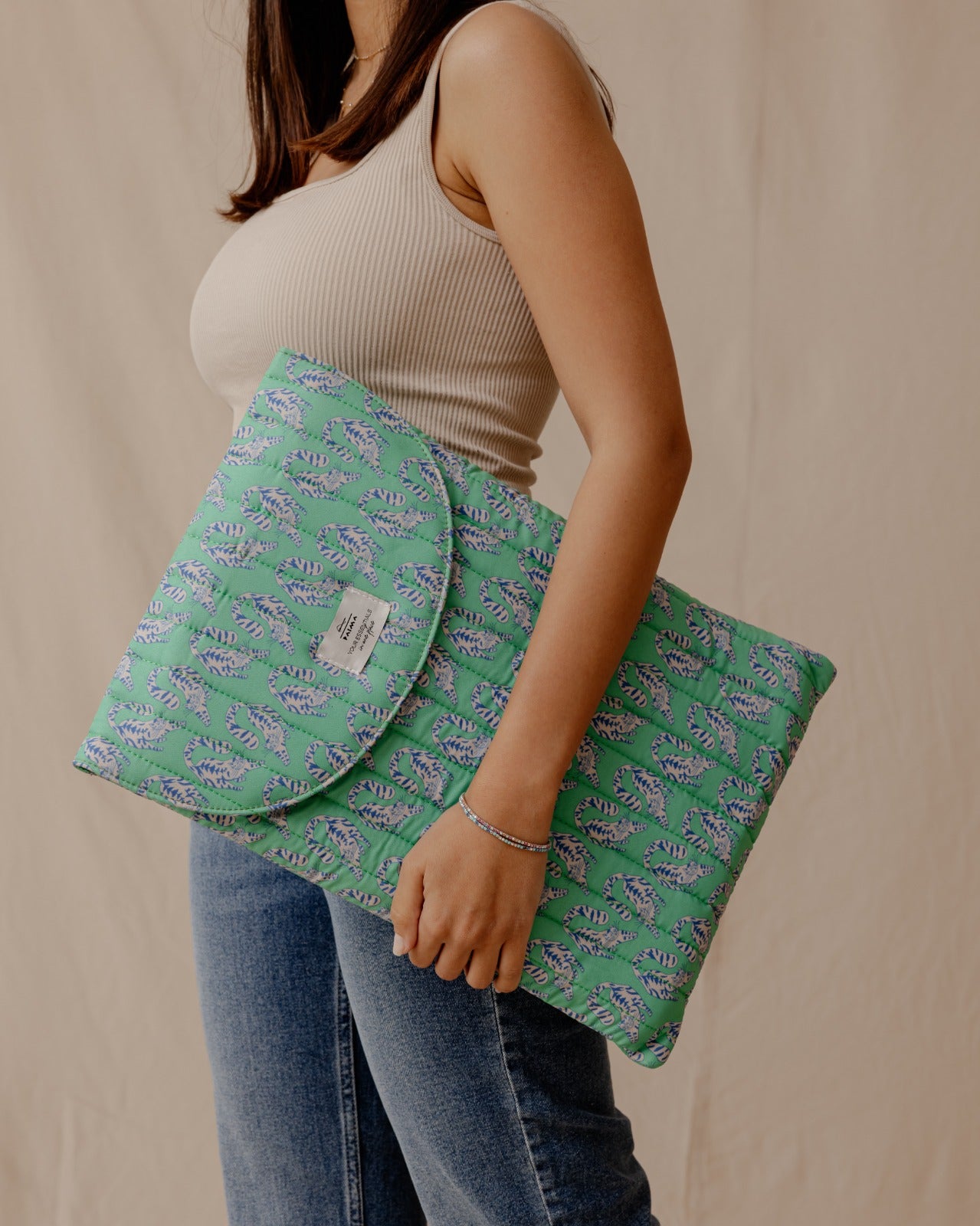 جراب كمبيوتر محمول قابل للتمدد على شكل قطة