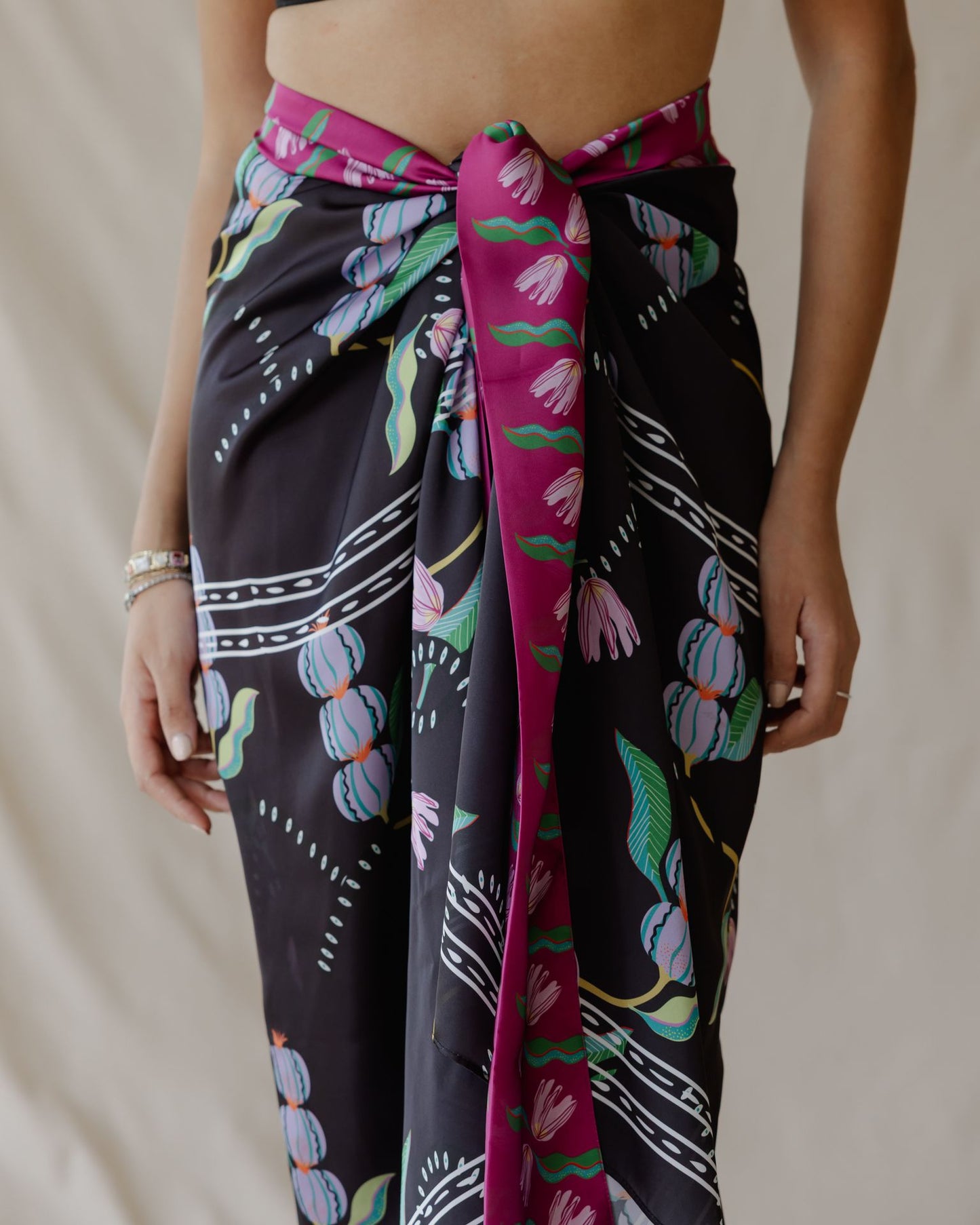 Exotic Fruit Sarong Black X Purple