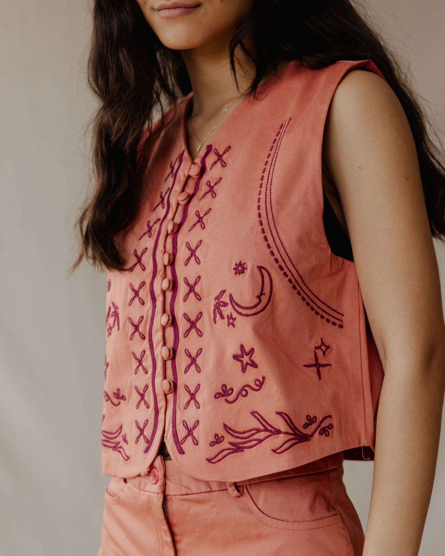 مجموعة Village Vibes باللون الخوخي