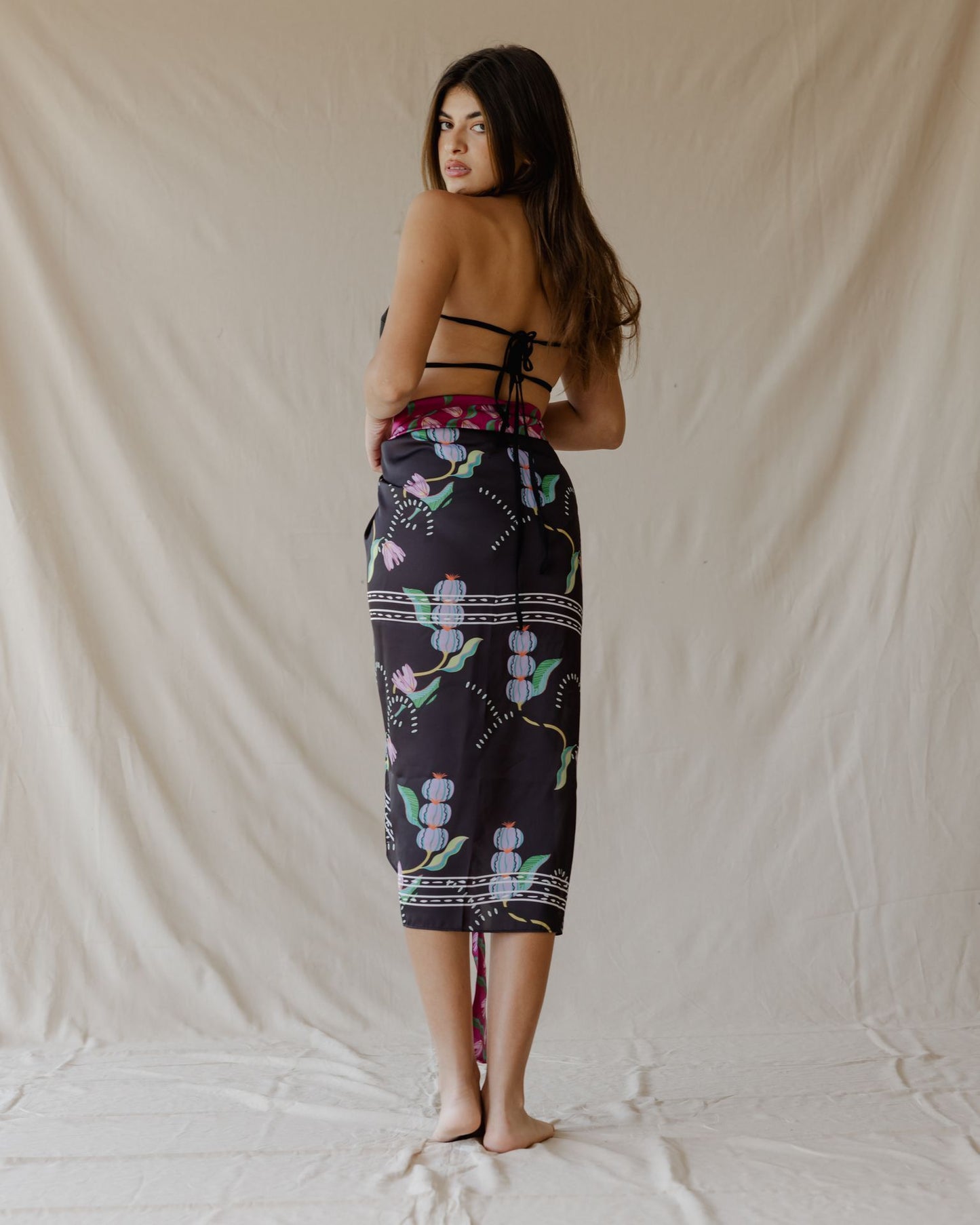 Exotic Fruit Sarong Black X Purple