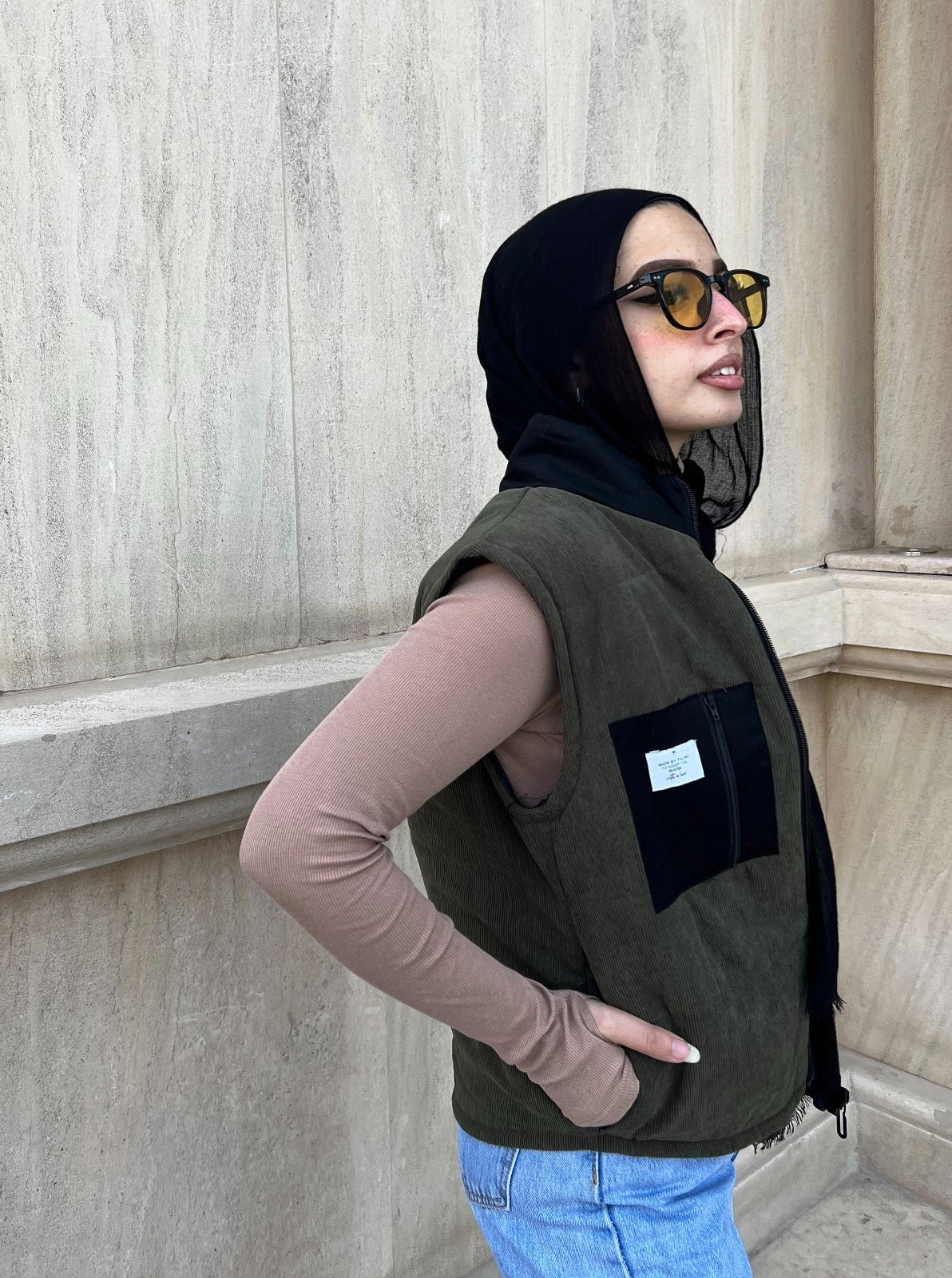 سترة من جلد الغزال باللون الزيتوني