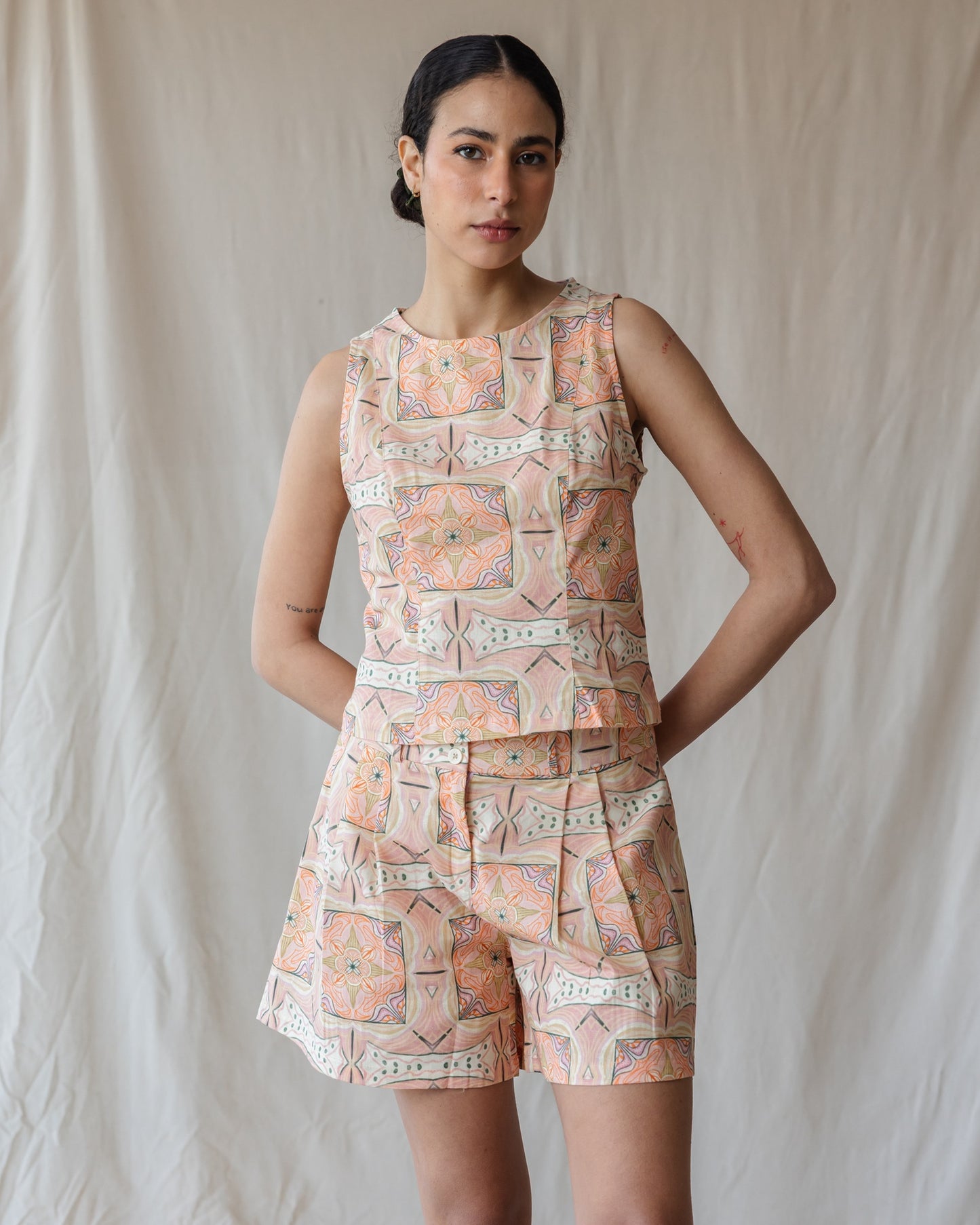 Rosette Tiles Linen Set