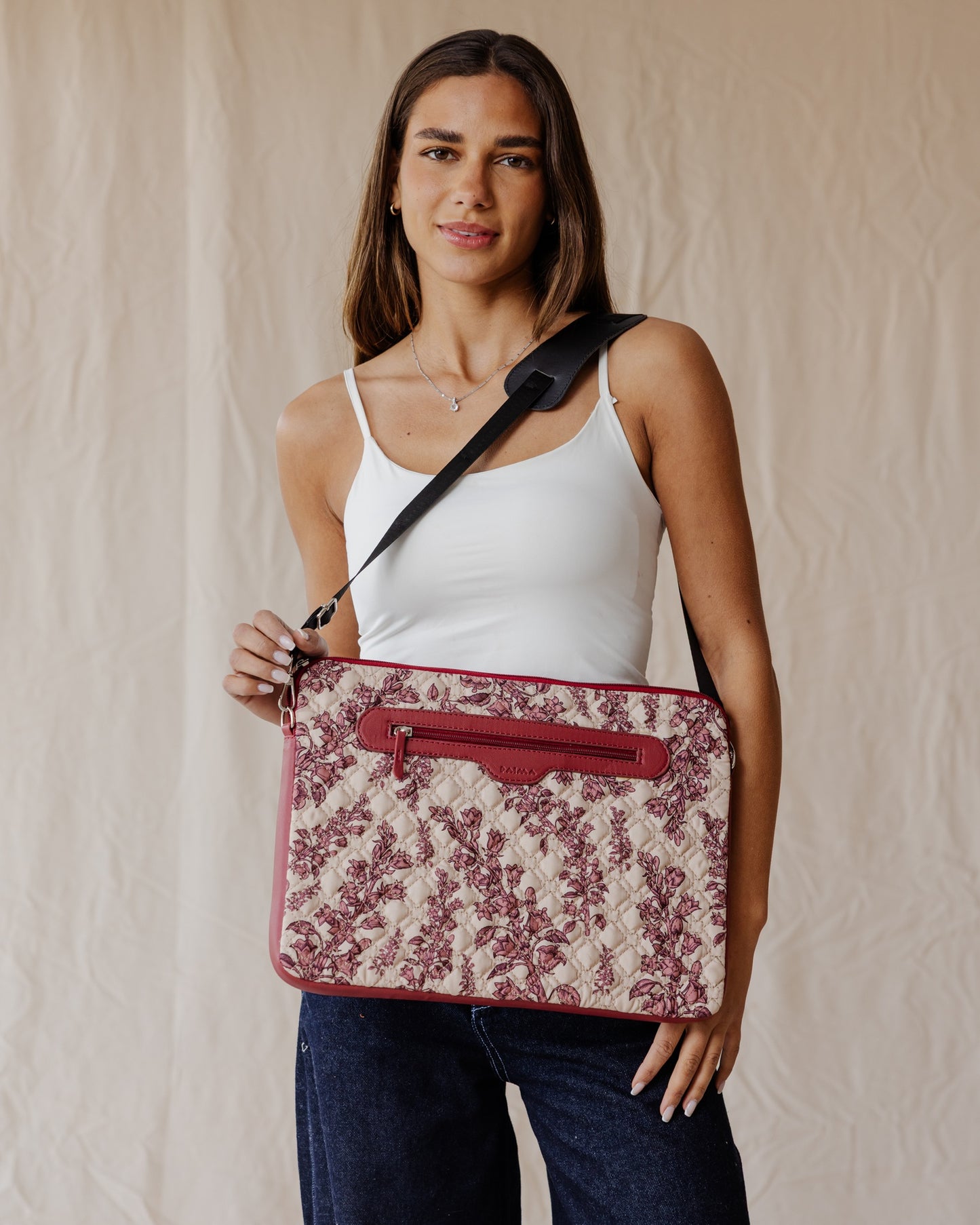 أكمام مبطنة بنمط نباتي قرمزي