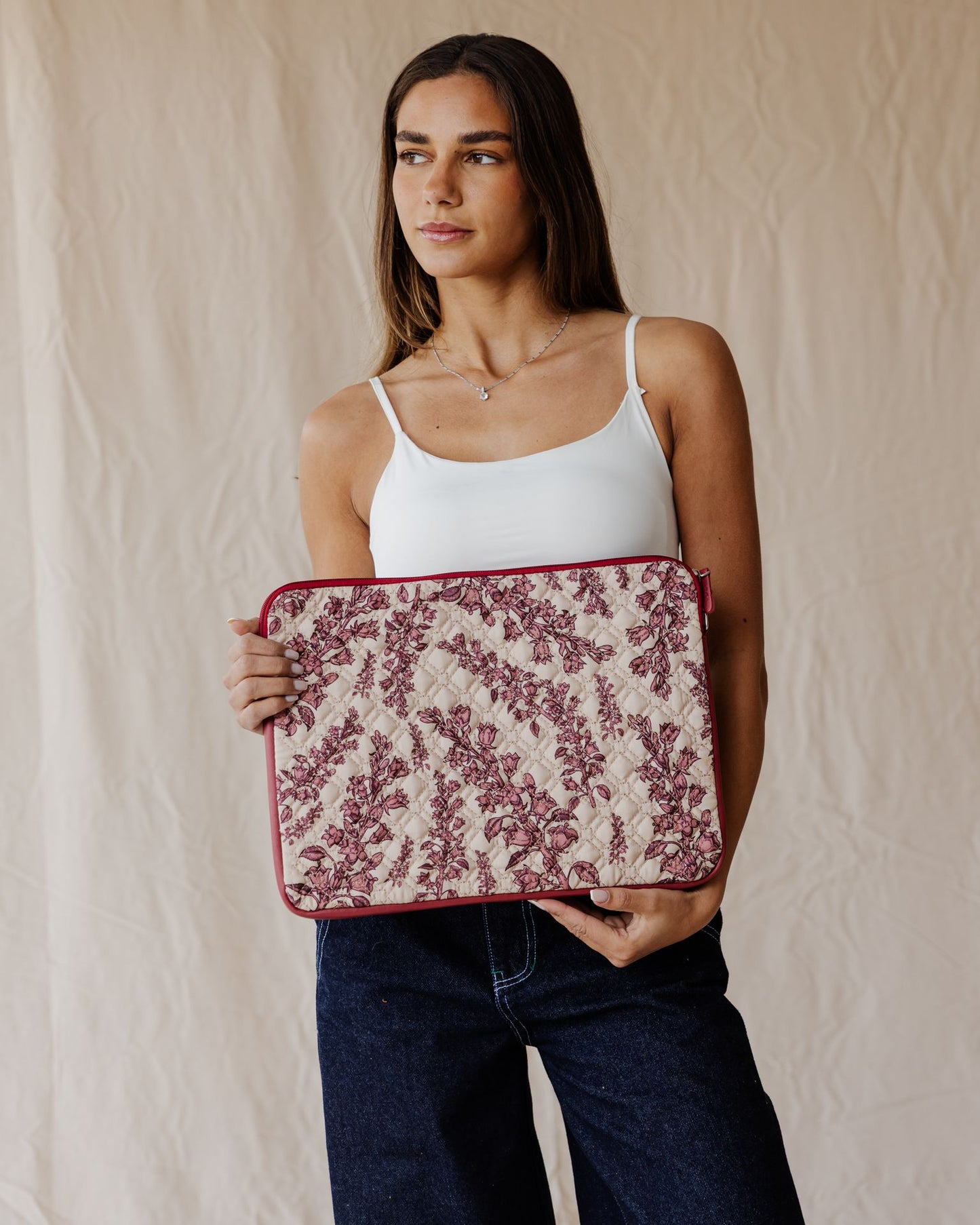 أكمام مبطنة بنمط نباتي قرمزي