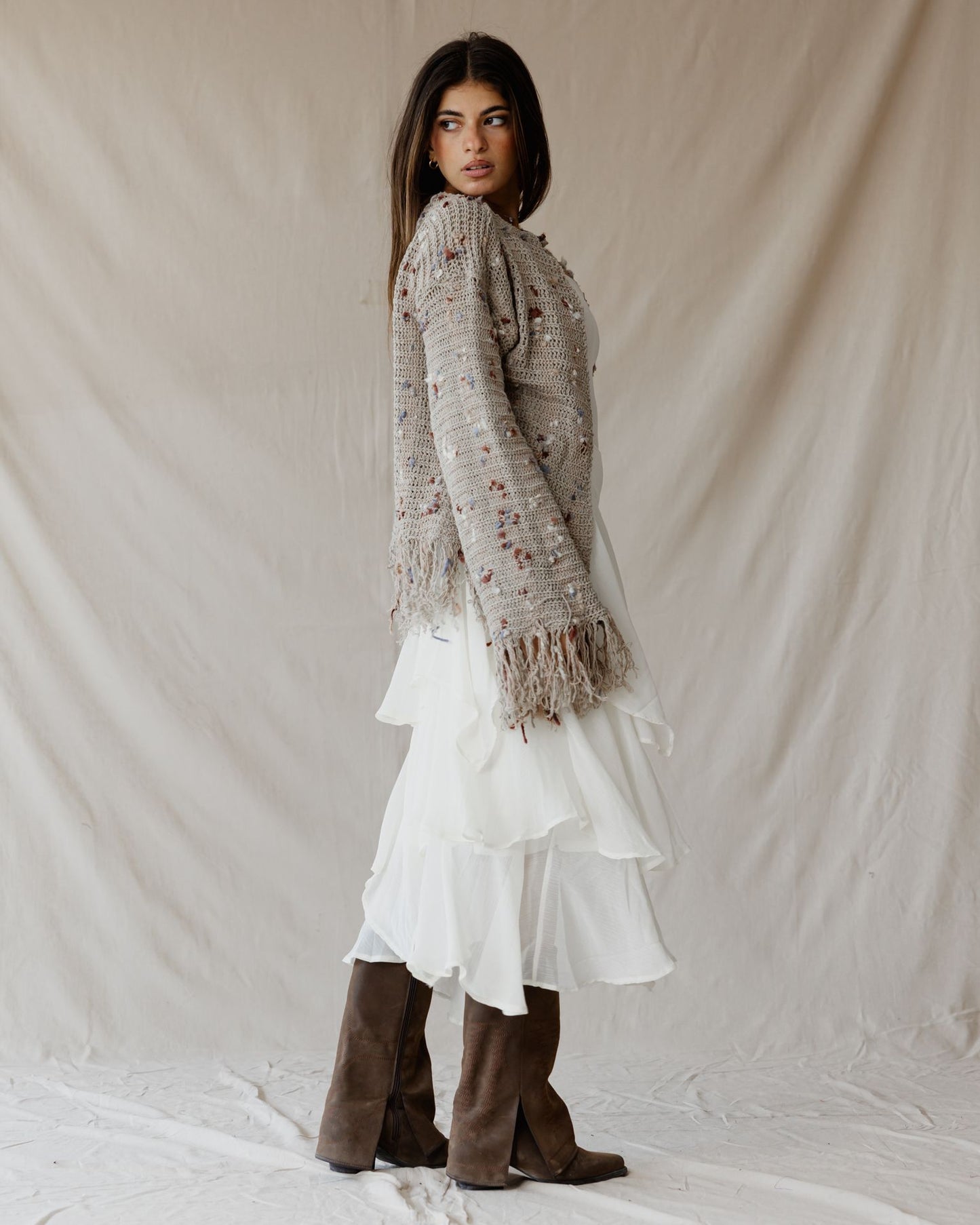 كارديجان محبوك منقط باللون البيج