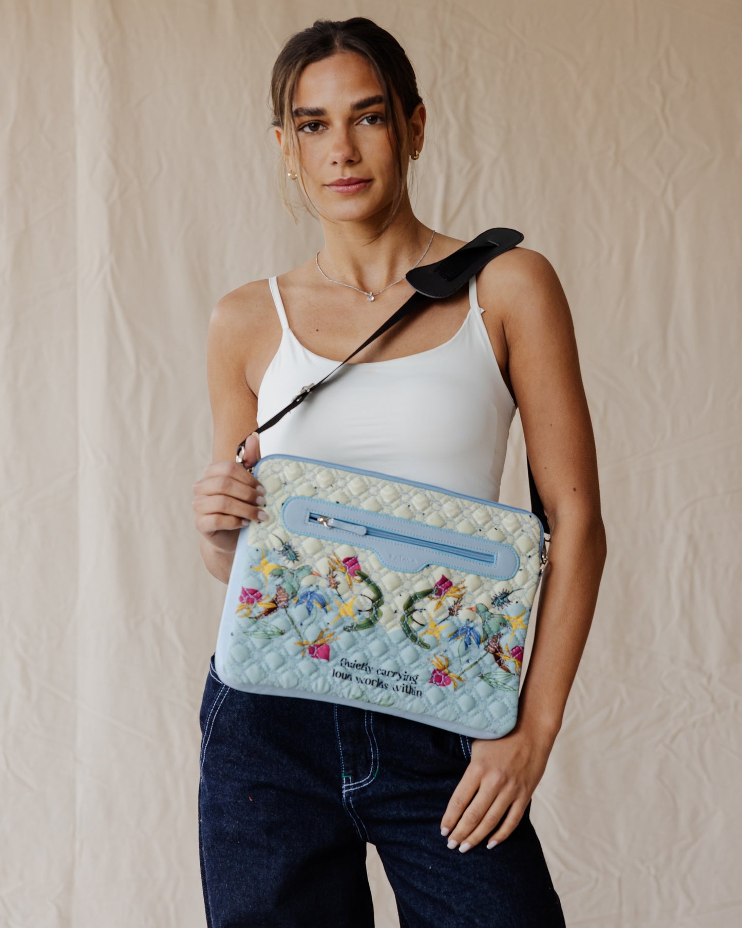 عوالم صاخبة بأكمام مبطنة بألوان الباستيل