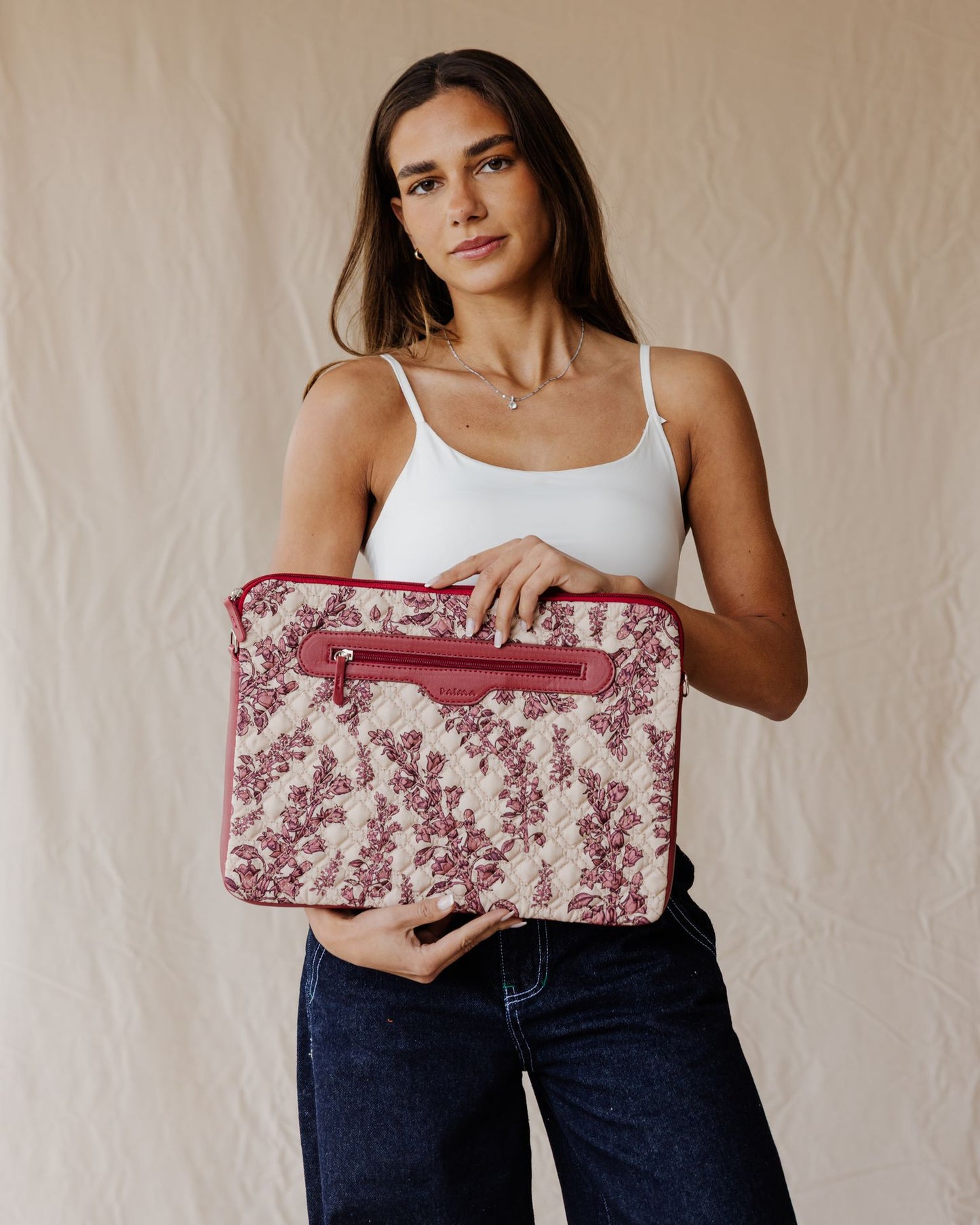 أكمام مبطنة بنمط نباتي قرمزي