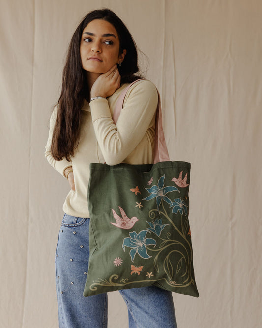 Morning Lilies Tote In Green