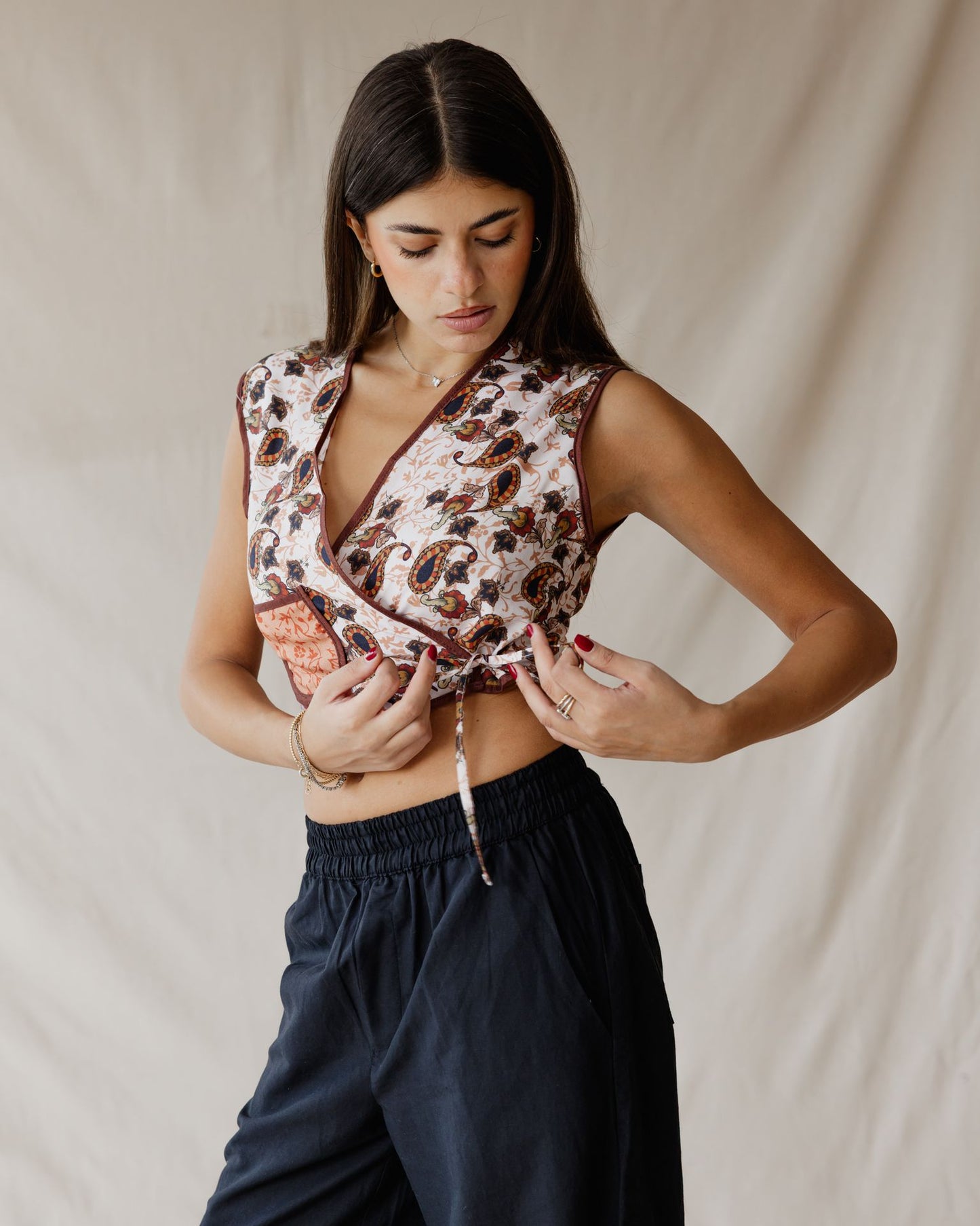 سترة بيزلي كريمية