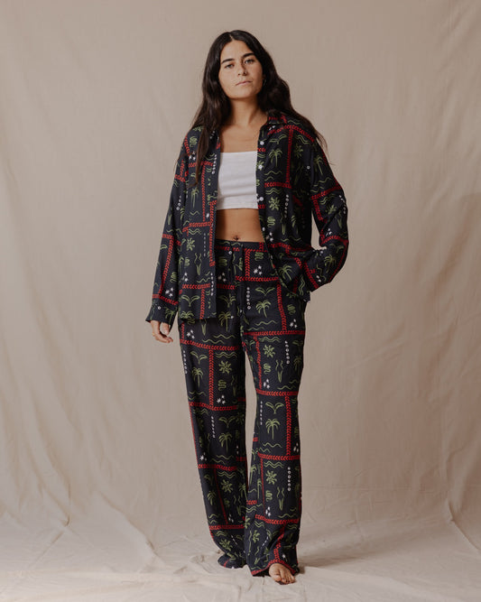 Relaxed Set In Black