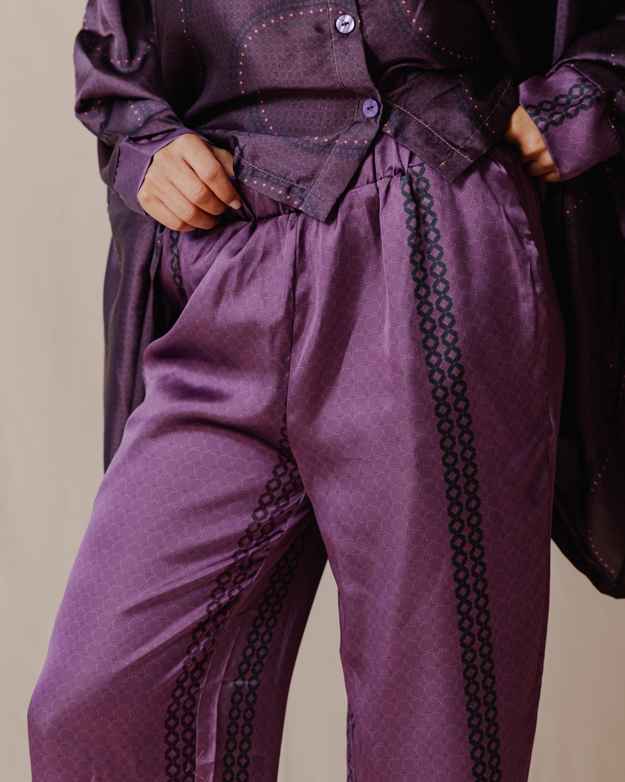 Geometric Lines Cape Set Purple