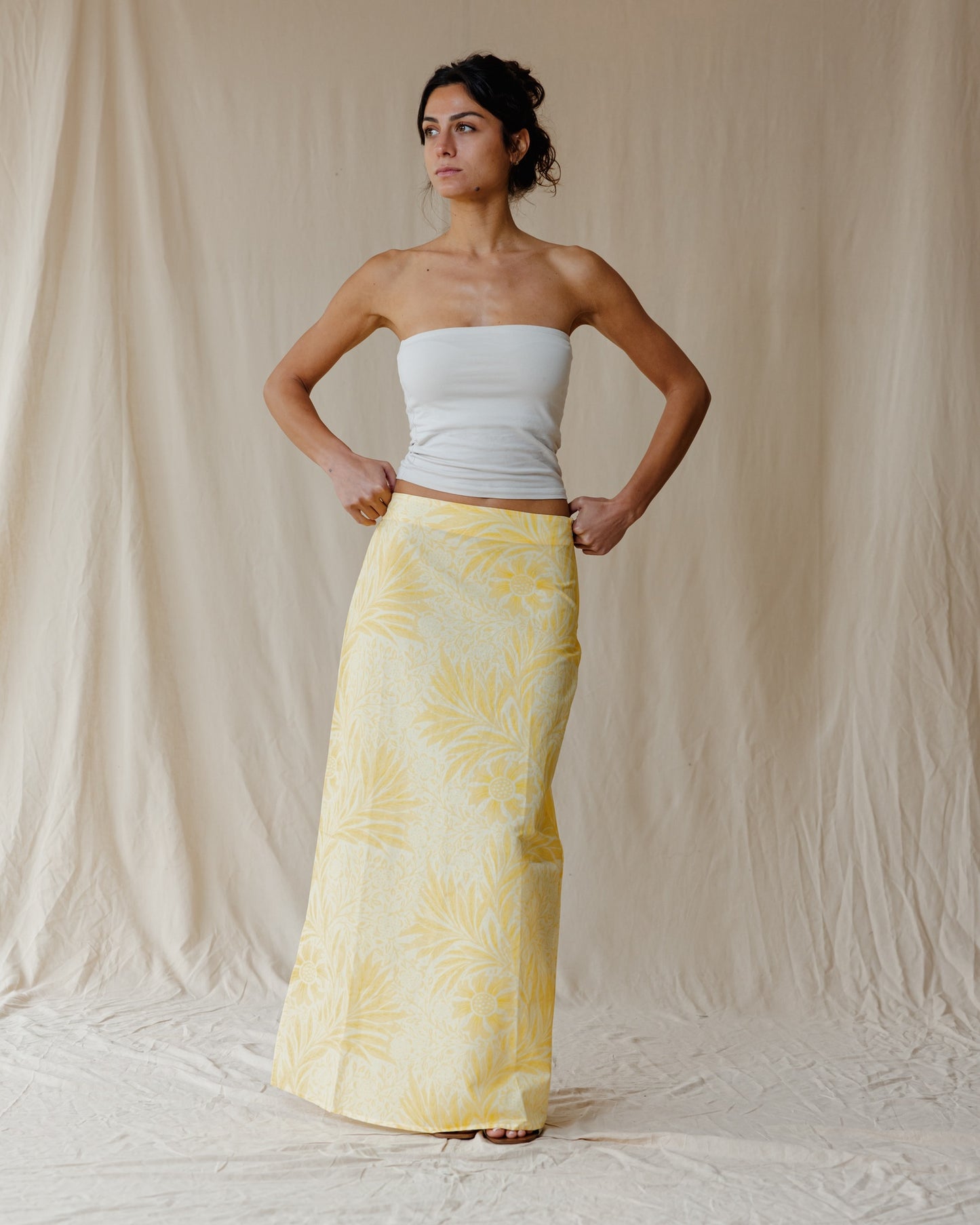 تنورة أنتيك بلوم باللون الأصفر الزبداني