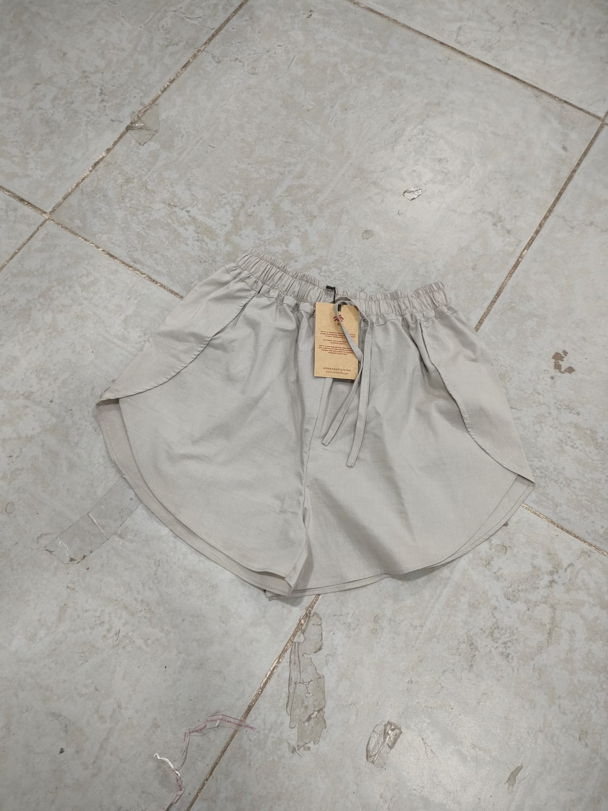 شورت بيج من الكثبان الرملية