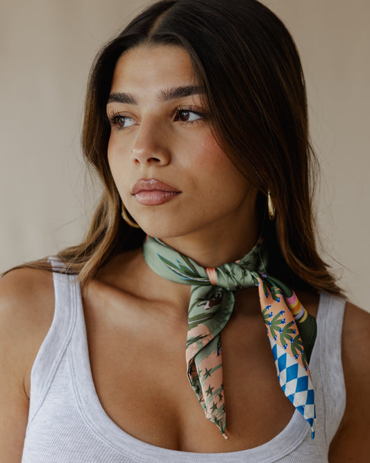 Wilderness Lover Scarf Sage Green X Salmon