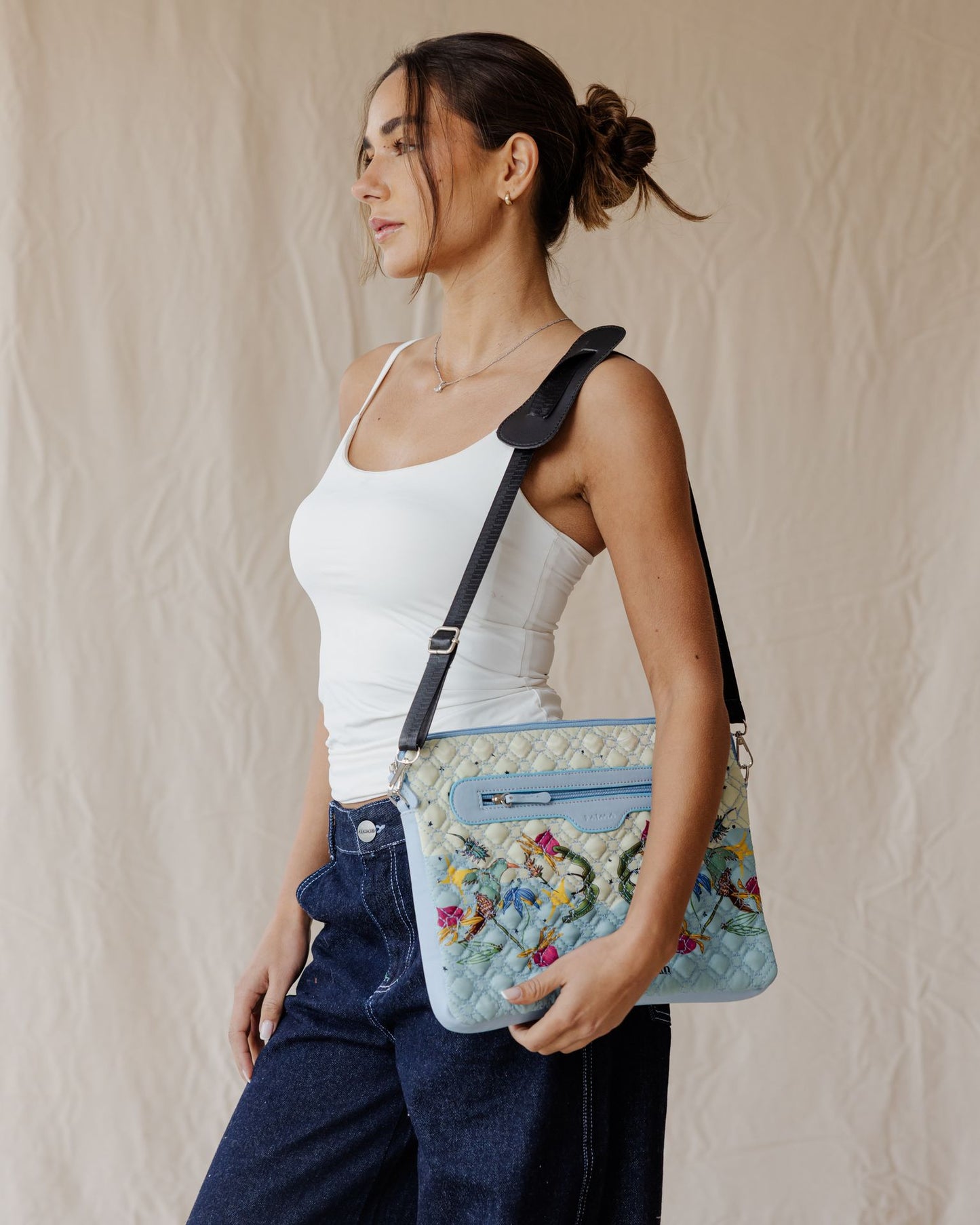 عوالم صاخبة بأكمام مبطنة بألوان الباستيل