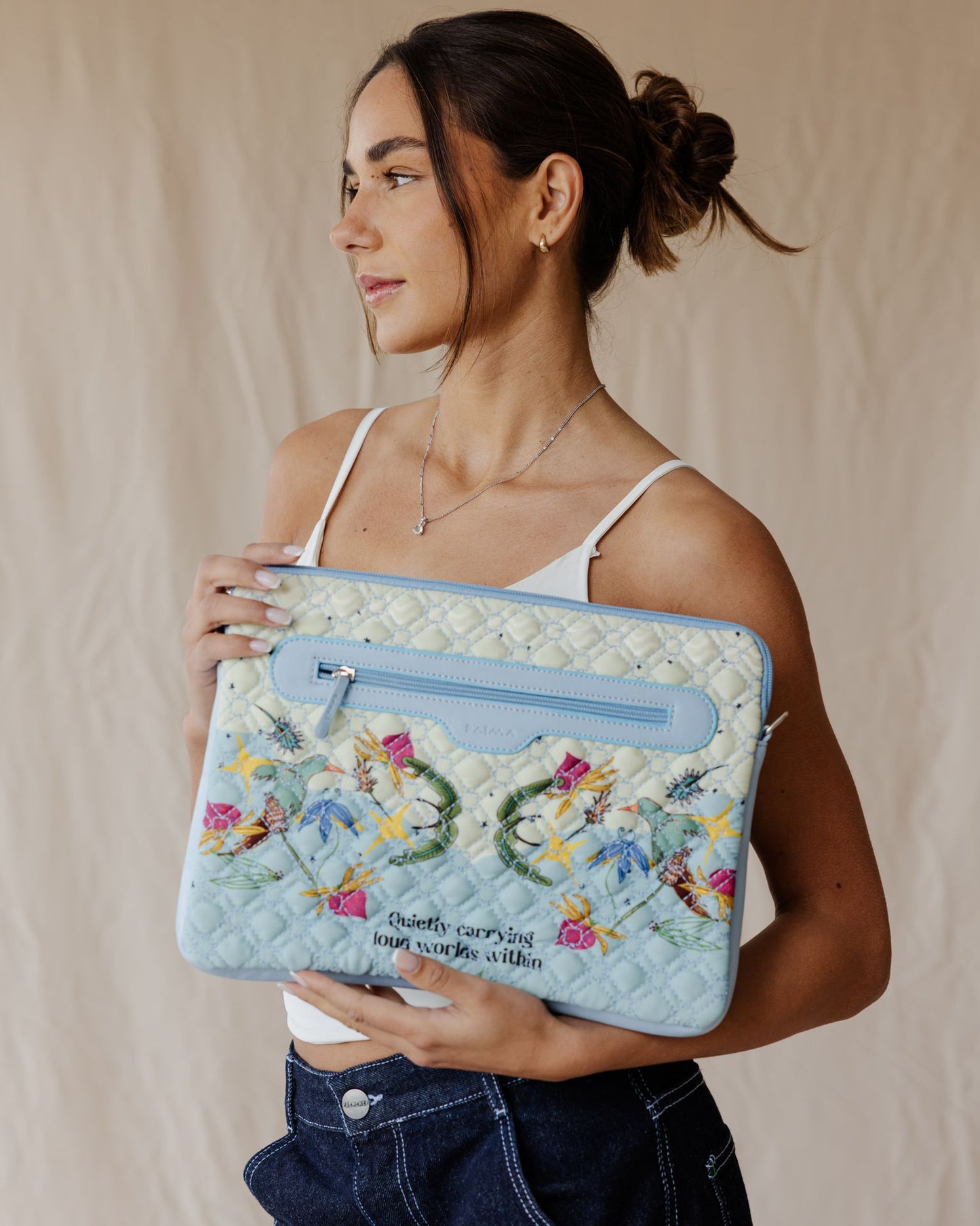 عوالم صاخبة بأكمام مبطنة بألوان الباستيل