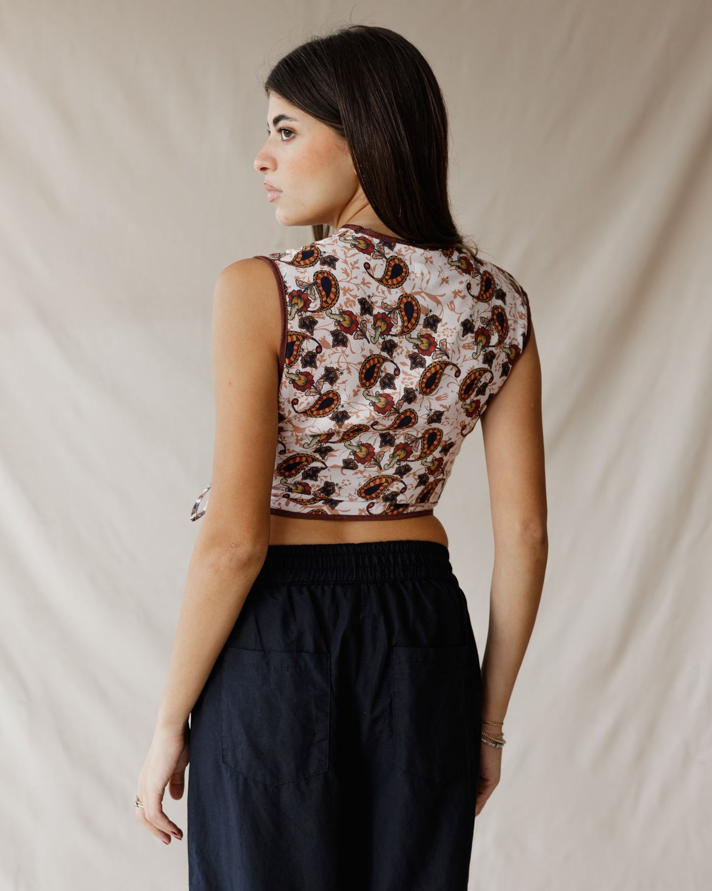 سترة بيزلي كريمية