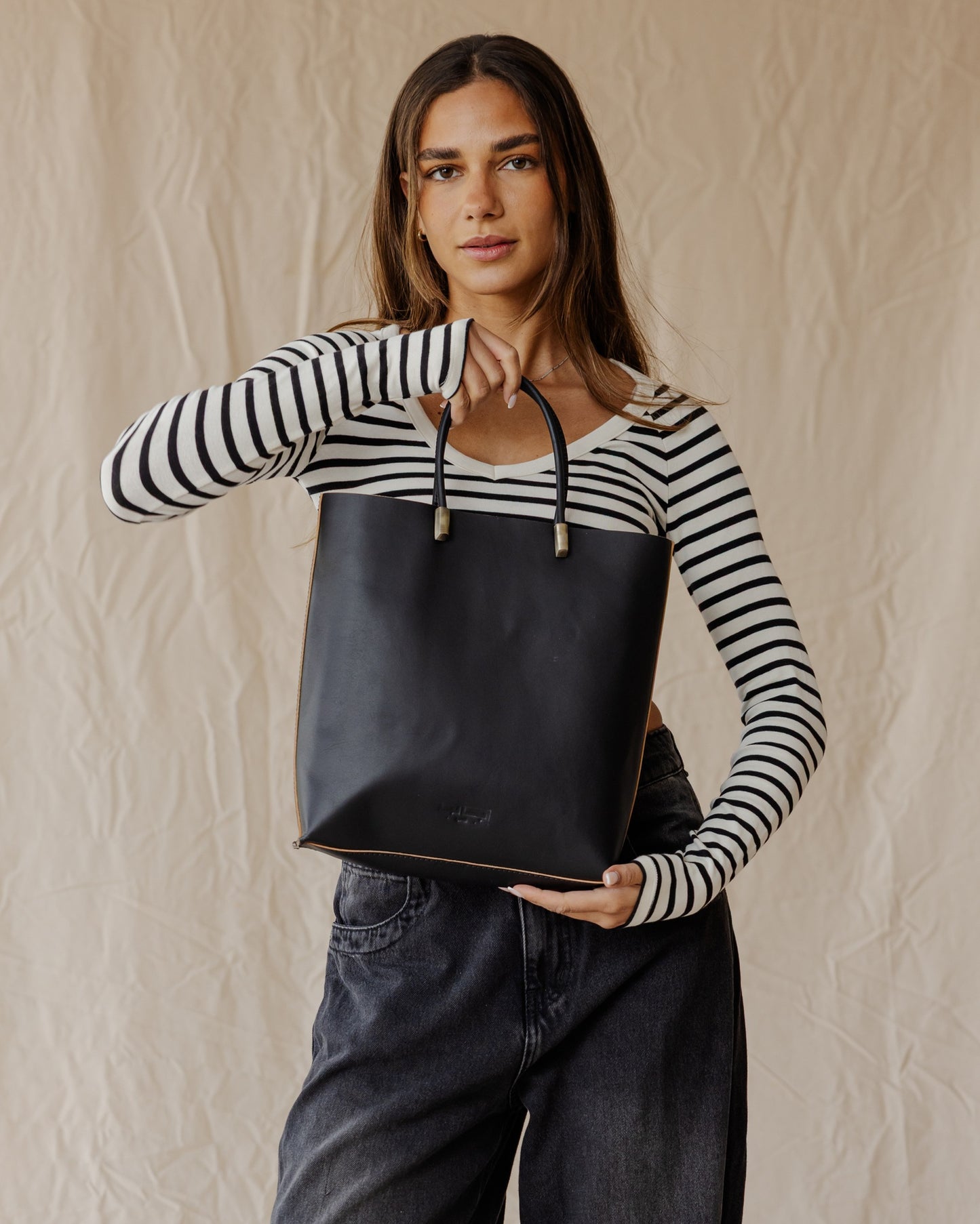 The Linea Genuine Bag In Black