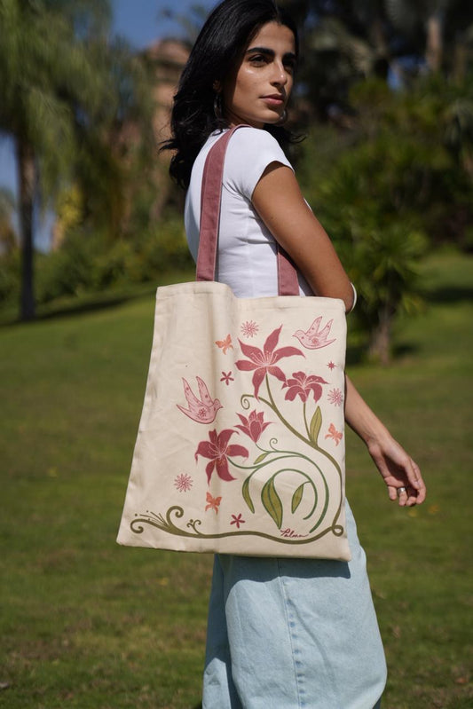 Morning Lilies Tote In Cream