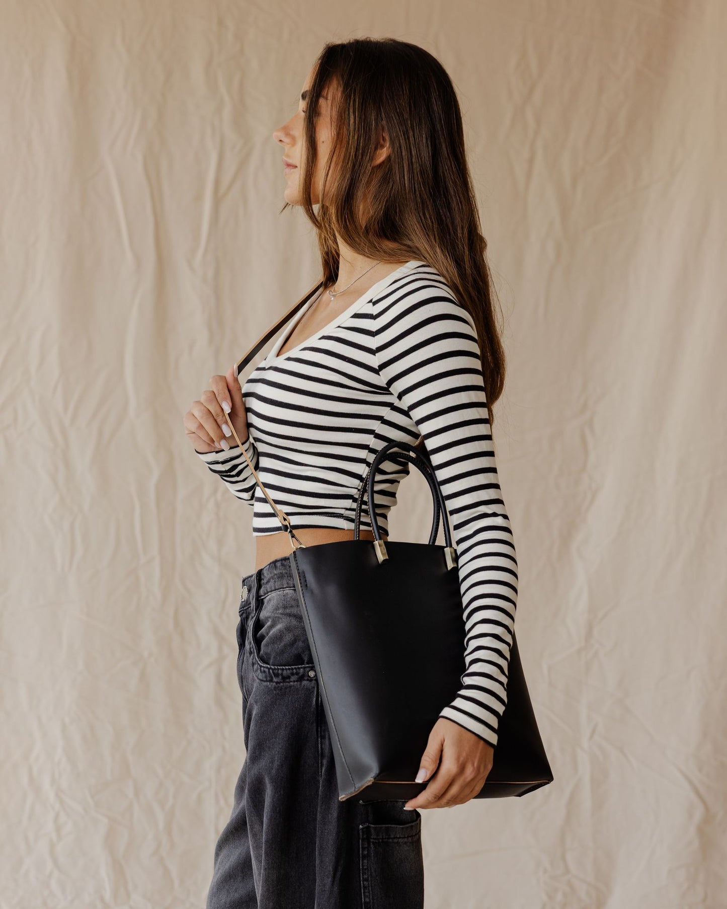 The Linea Genuine Bag In Black