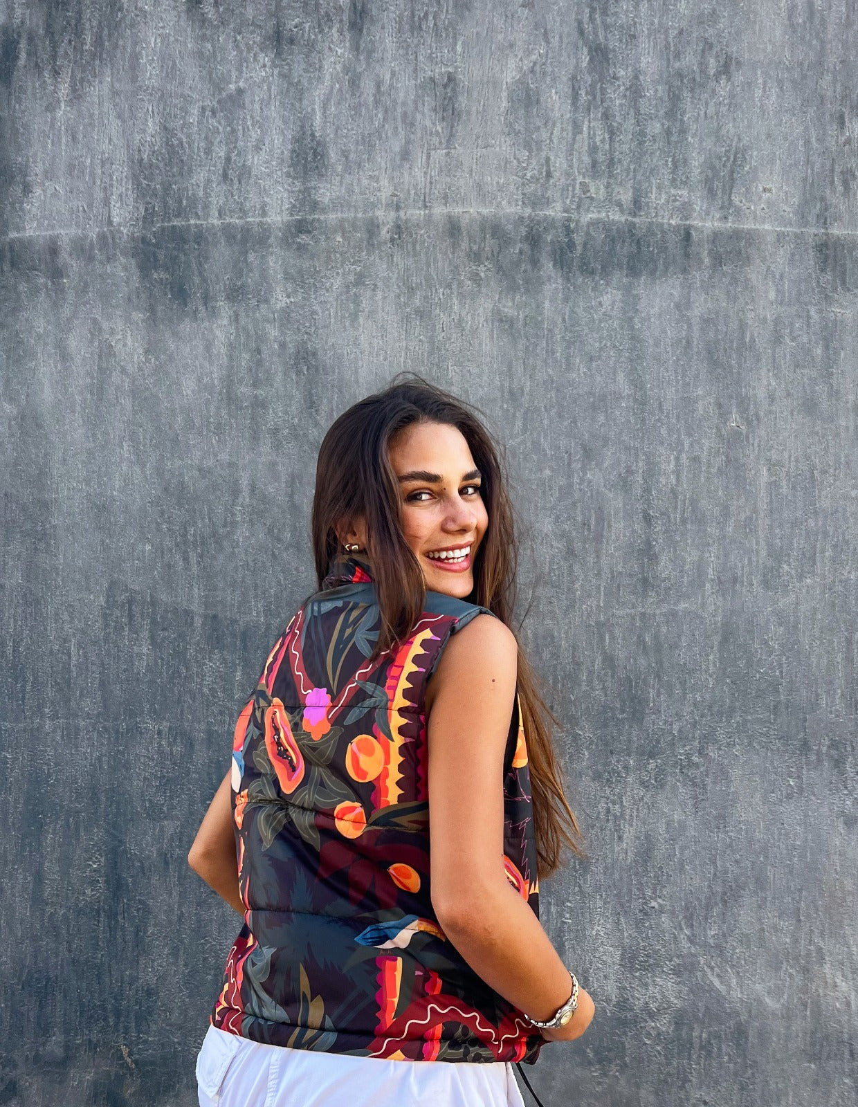 سترة Tropical Feels المقاومة للماء باللون الأسود