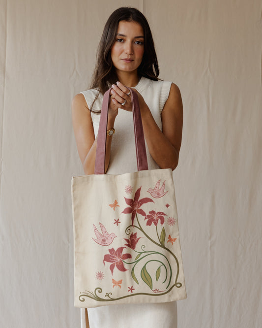Morning Lilies Tote In Cream