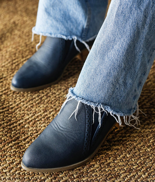 Classic Engraved Leather Shoes Navy