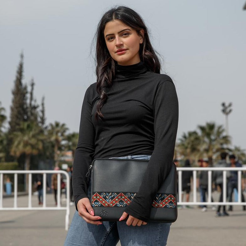 كم كمبيوتر محمول أسود من الكيتامين