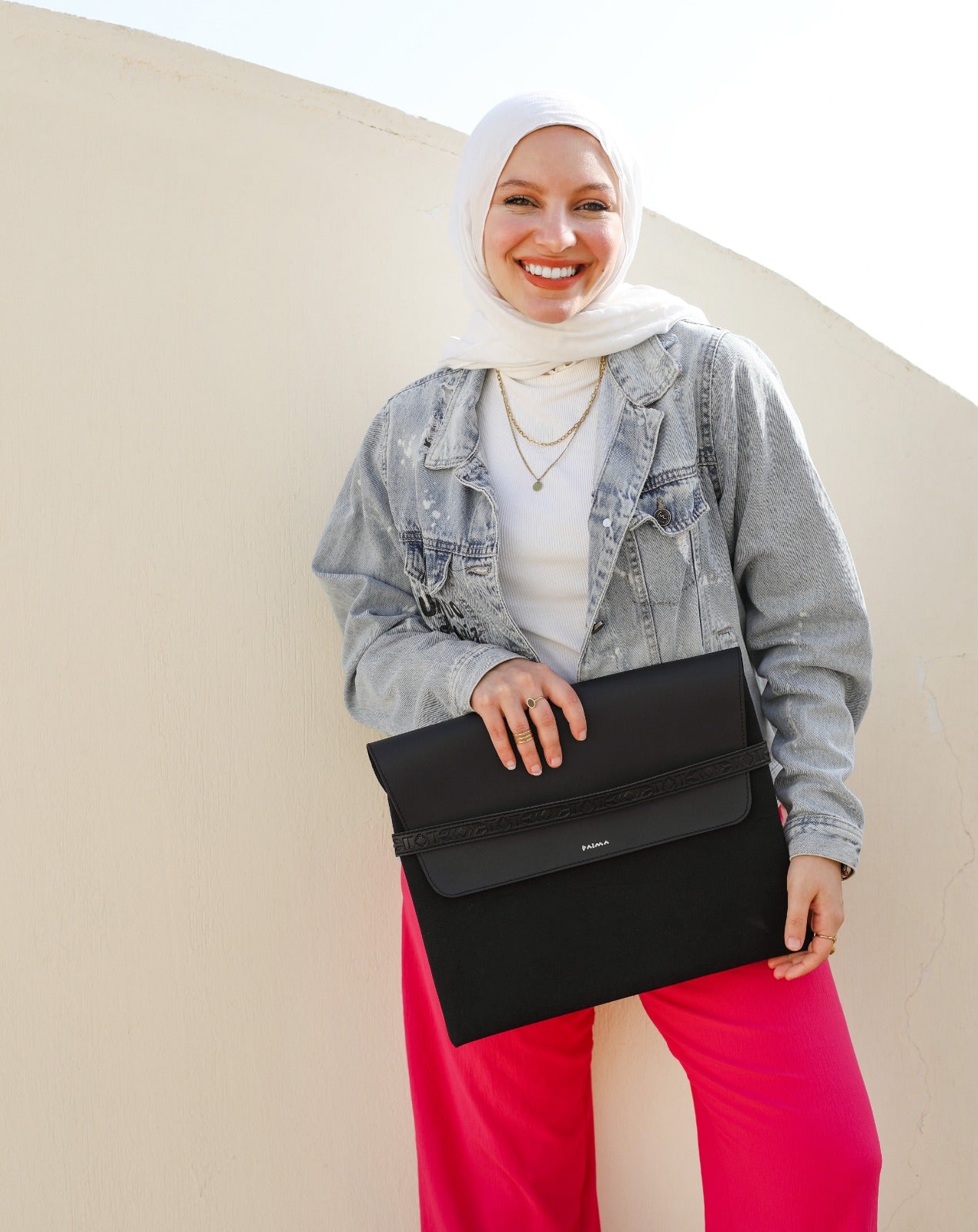 حافظة كمبيوتر محمول أزتيك باللون الأسود