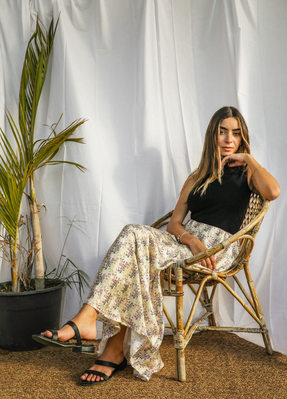 تنورة طويلة ساتان قزحية بيضاء