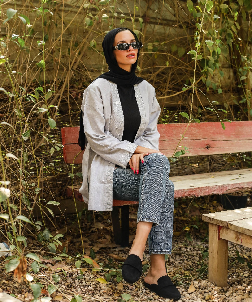 حذاء ميول سادة ناعم بحزام أسود