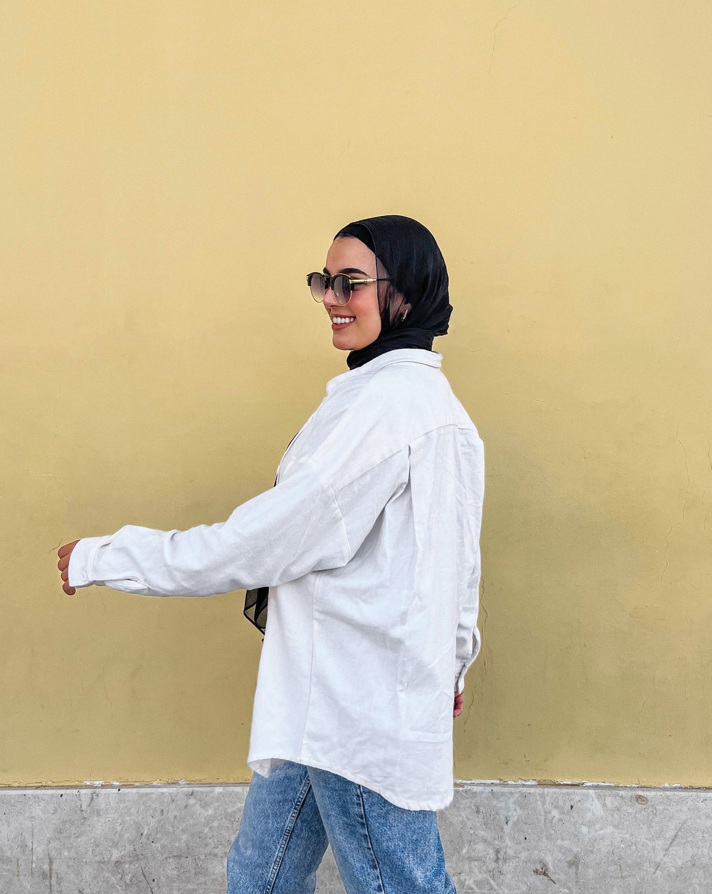 قميص أساسي دافئ باللون الأبيض