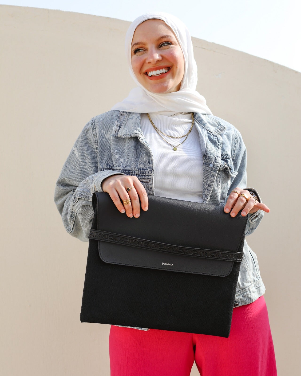 حافظة كمبيوتر محمول أزتيك باللون الأسود